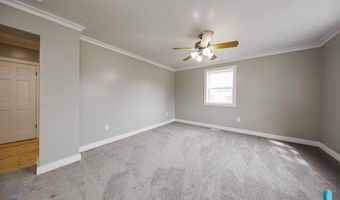 111 N 6th St, Beresford, SD 57004