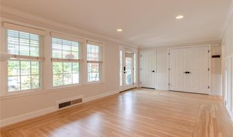 122 Sylvan Dr, East Greenwich, RI 02818