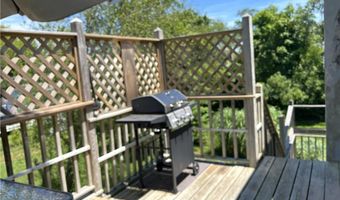 77 Narragansett Ave 2Nd Fl, Narragansett, RI 02882