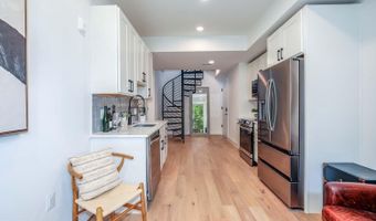 2601 30TH St NE 11, Washington, DC 20018