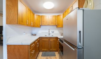 1209 N School St 102, Honolulu, HI 96817