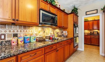 9 Wilshire Ln, Cranston, RI 02921