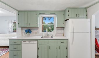 34 Platt St, Bristol, RI 02809