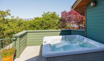 940 Pinecrest Ter, Ashland, OR 97520