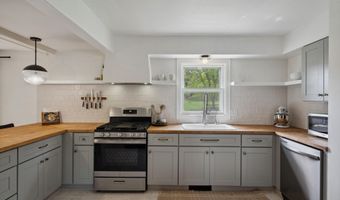 715 Marbury Dr SE, Ada, MI 49301