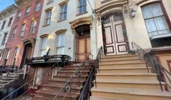 17 Ash Grove Pl 4, Albany, NY 12202