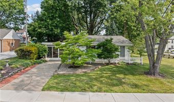 983 Roseland Rd, Alliance, OH 44601