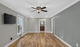 7 Springlake Ct, Ballwin, MO 63011