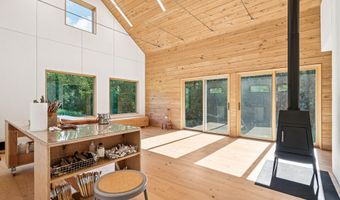 411 Bennett Rd, Barnard, VT 05031