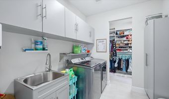 6230 ROADSTEAD Ct, Apollo Beach, FL 33572