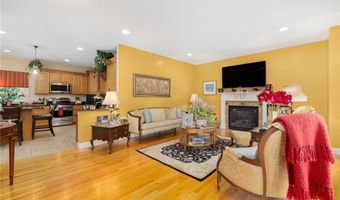10 Honey Lou Ct, Cranston, RI 02921