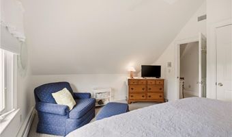 158 Narragansett Ave I, Newport, RI 02840