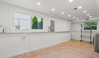 330 N Country Club Dr, Addison, IL 60101