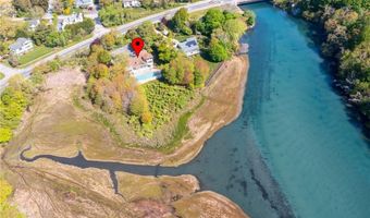 275 Boston Neck Rd, Narragansett, RI 02882