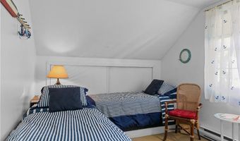 2 Lasalle Pl, Newport, RI 02840
