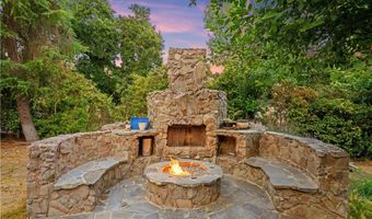 5920 Colodny Dr, Agoura Hills, CA 91301