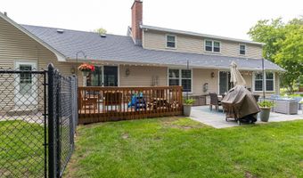 11 MEADOWBROOK Ct, Appleton, WI 54914