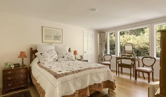 10 Steep Hollow Ln, Cos Cob, CT 06807
