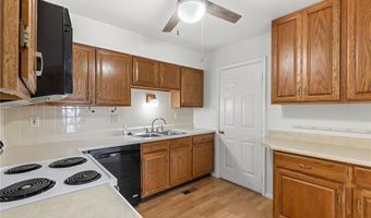 530 Spring Glen Dr, Ballwin, MO 63021