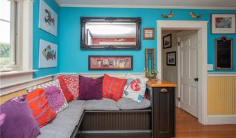 7 Boulevard E, Middletown, RI 02842