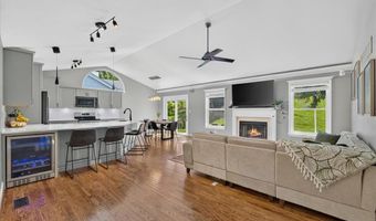 918 Claybend Dr, Ballwin, MO 63011