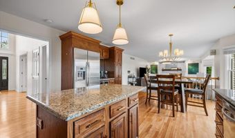 1713 Edgewood Dr, Algonquin, IL 60102