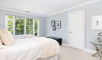 35 Foothills Dr, Avon, CT 06001