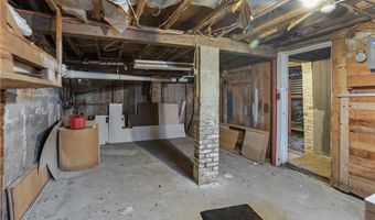 95 School St, Lincoln, RI 02865