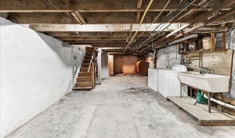 9 W ATHENS Ave, Ardmore, PA 19003