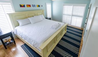 109 Island Quay Ct, Atlantic Beach, NC 28512