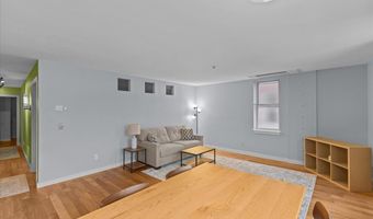 230 College St 8, Burlington, VT 05401