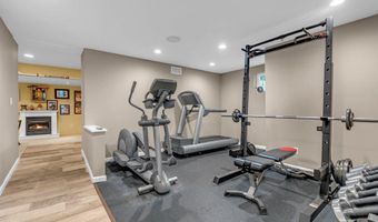 156 Magnolia Ln, Middletown, NJ 07748