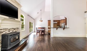4 Hart Pond Dr, North Smithfield, RI 02896