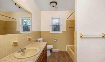 3 Springwood Manor Dr, Albany, NY 12211