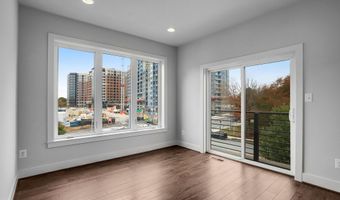 6940 ROCKLEDGE Dr, Bethesda, MD 20817