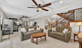 1388 Red Oak Plantation Dr, Ballwin, MO 63021