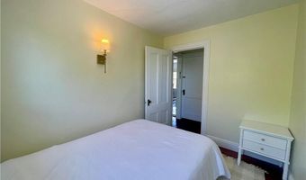 45 Woodlawn Ave 3, Bristol, RI 02809