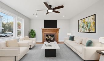 73 Tucker St, Lincoln, RI 02865