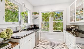 18 Robinwood Ave, Asheville, NC 28806