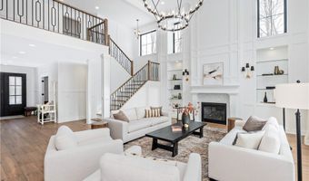 690 Club Dr W, Aurora, OH 44202