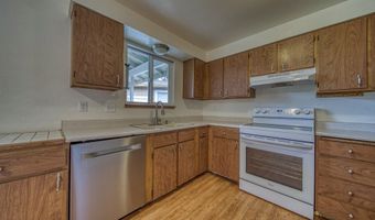 821 KEVIN Pl, Brookings, OR 97415