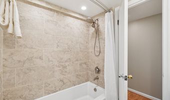 2647 S KENT St, Arlington, VA 22202