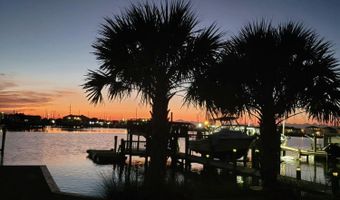147 Bayview Blvd, Atlantic Beach, NC 28512