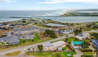 975 OCEAN Dr, Bandon, OR 97411