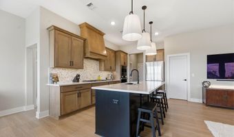 5926 E Forbes Ct, Bel Aire, KS 67220