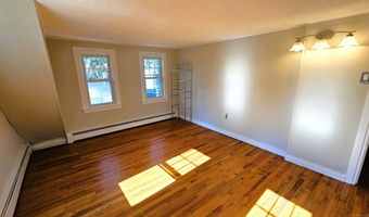 35 Meadow Rd, Clinton, CT 06413