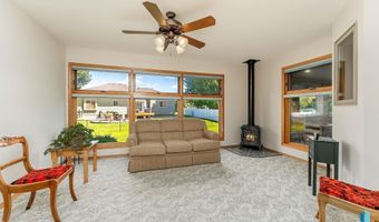 412 E Meadowlark Cir, Brandon, SD 57005