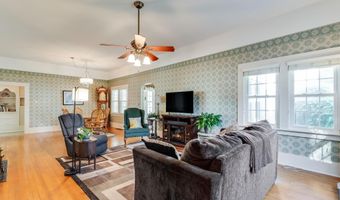 118 E Broadway Ave, Augusta, KS 67010