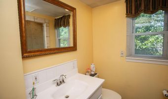 836 DEVENNEY Dr, Bellmawr, NJ 08031