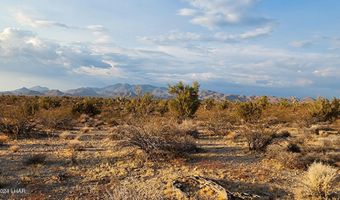 2204 S Six Shooter Rd, Yucca, AZ 86438